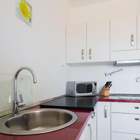 Modern Eingerichtete Ferienwohnung Mit Panoramablick Auf Das Meer *