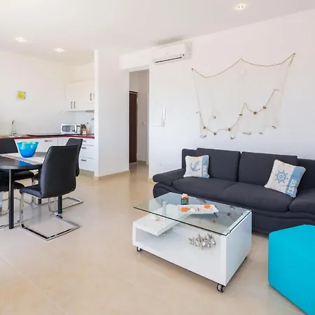 Modern Eingerichtete Ferienwohnung Mit Panoramablick Auf Das Meer *