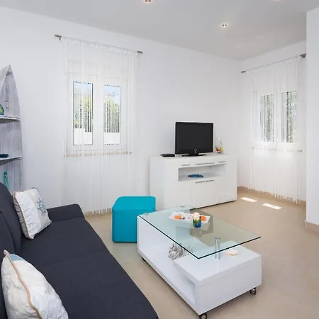 Modern Eingerichtete Ferienwohnung Mit Panoramablick Auf Das Meer