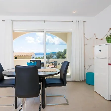 Modern Eingerichtete Ferienwohnung Mit Panoramablick Auf Das Meer Marusici (Split-Dalmatia)