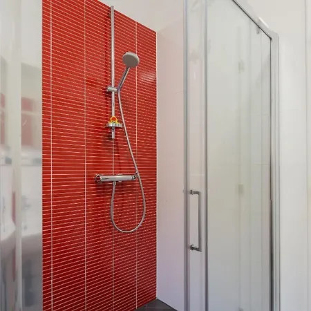 Modern Eingerichtete Ferienwohnung Mit Panoramablick Auf Das Meer *